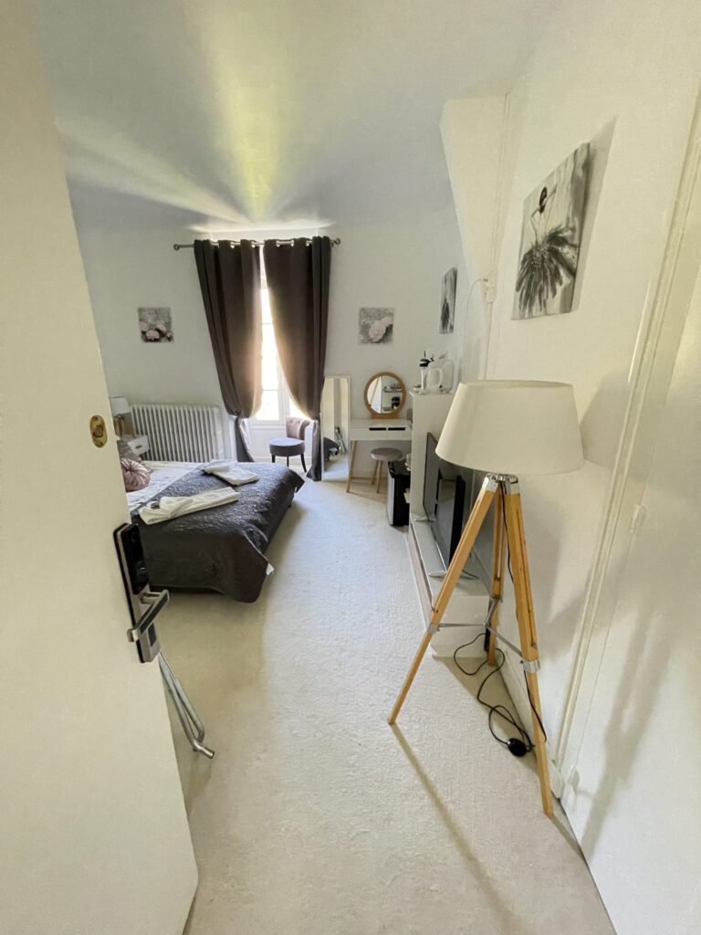 Chambre 5 – La Chambre Grise