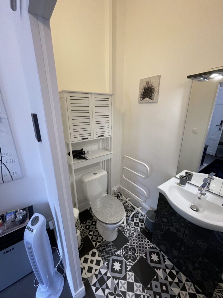 Chambre 6 – La Chambre Jaune